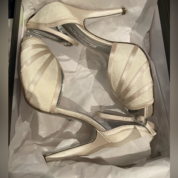 Nina Ankle Strap Ivory Sandal - great for wedding! - Picture 3 of 4